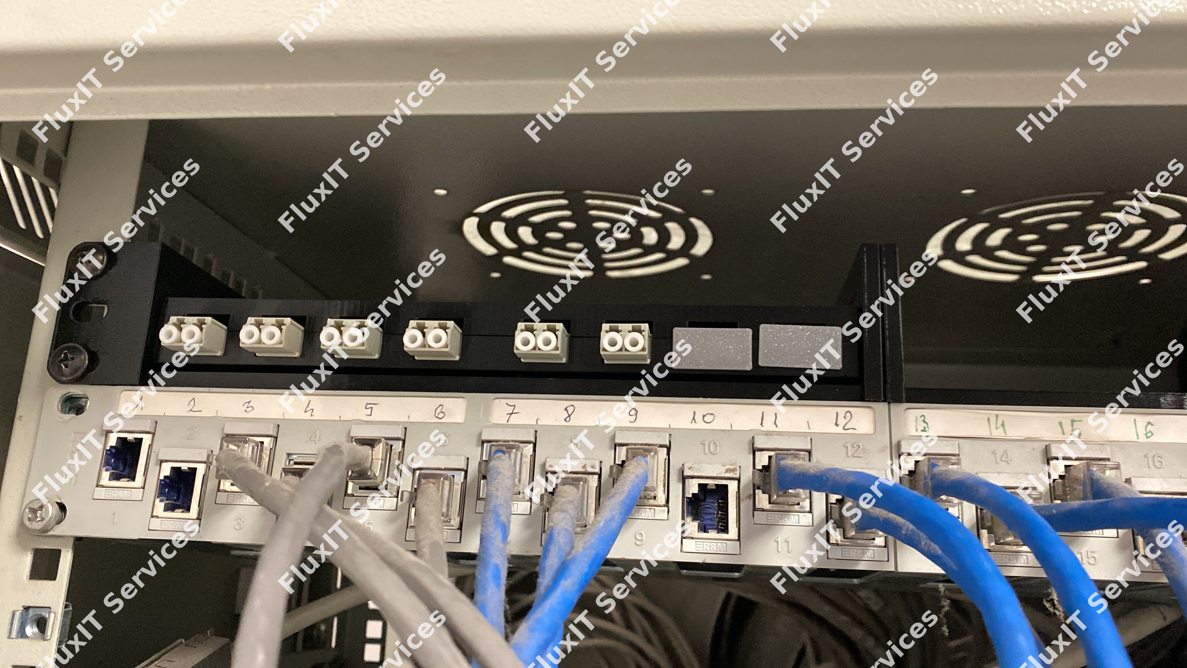 12 suduri fibra optica multimode pigtail LC duplex in ODF rackabil